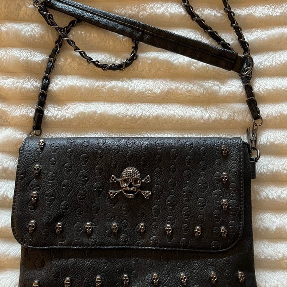 Black Skull Embellished Crossbody Bag - Picture 1 of 3